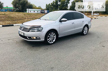 Седан Volkswagen Passat 2012 в Киеве