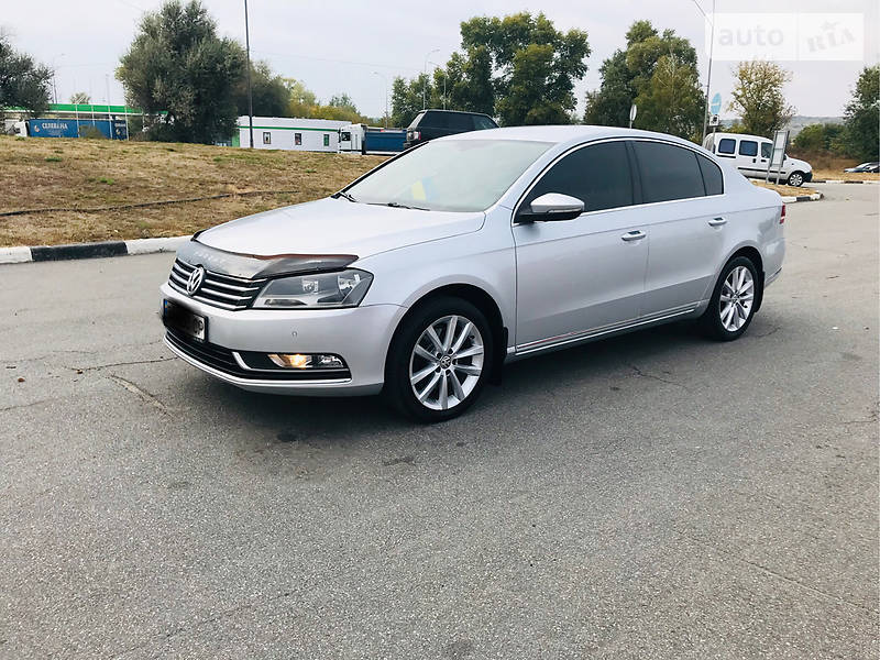 Седан Volkswagen Passat 2012 в Киеве