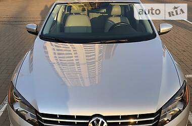 Седан Volkswagen Passat 2012 в Киеве