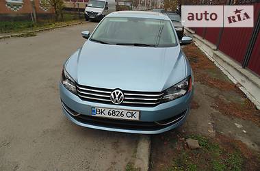 Седан Volkswagen Passat 2013 в Дубно