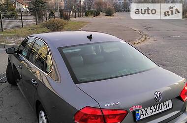 Седан Volkswagen Passat 2012 в Киеве