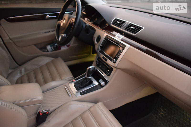 Універсал Volkswagen Passat 2011 в Києві