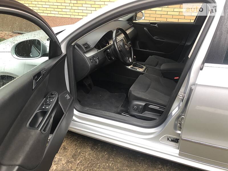 Універсал Volkswagen Passat 2010 в Гадячі