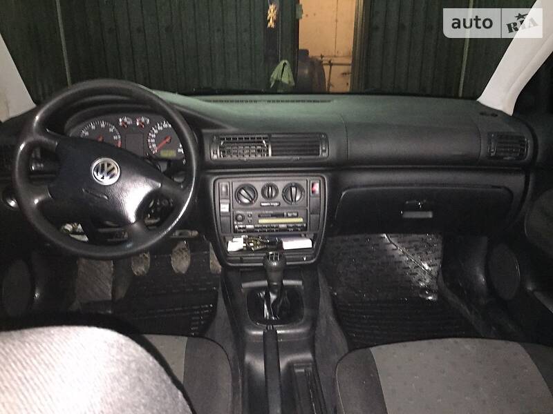 Седан Volkswagen Passat 1998 в Волновахе
