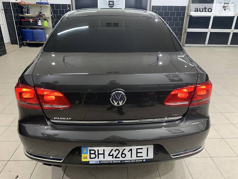 Седан Volkswagen Passat 2012 в Одесі