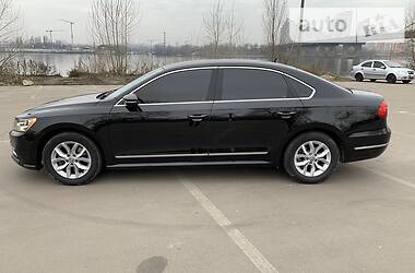 Седан Volkswagen Passat 2016 в Киеве