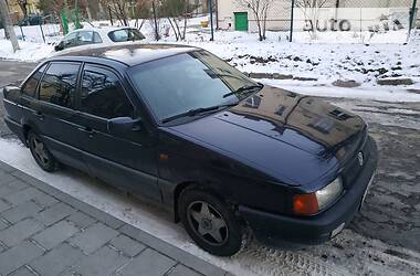 Седан Volkswagen Passat 1993 в Львове