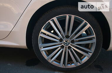 Седан Volkswagen Passat 2015 в 