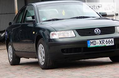 Седан Volkswagen Passat 1999 в Сарнах