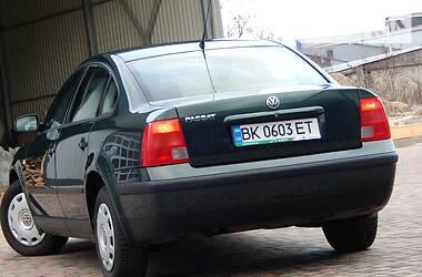 Седан Volkswagen Passat 1999 в Сарнах