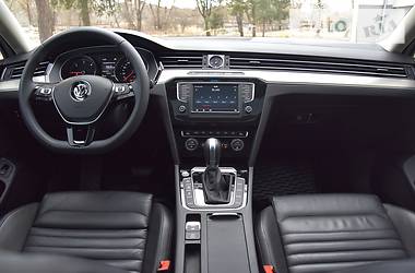 Седан Volkswagen Passat 2016 в Львові