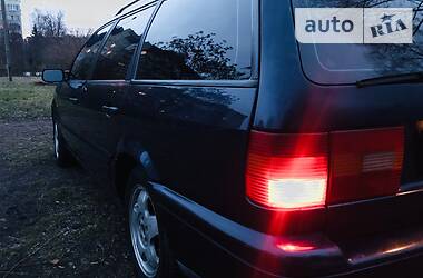 Універсал Volkswagen Passat 1994 в 