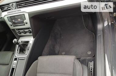 Седан Volkswagen Passat 2015 в 