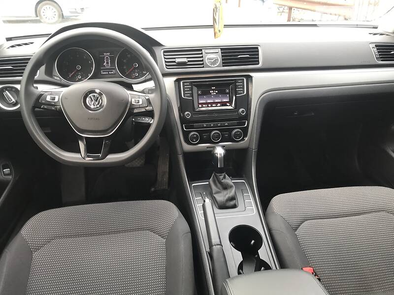 Седан Volkswagen Passat 2015 в Києві