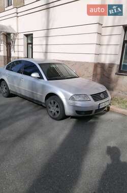 Седан Volkswagen Passat 2004 в Киеве