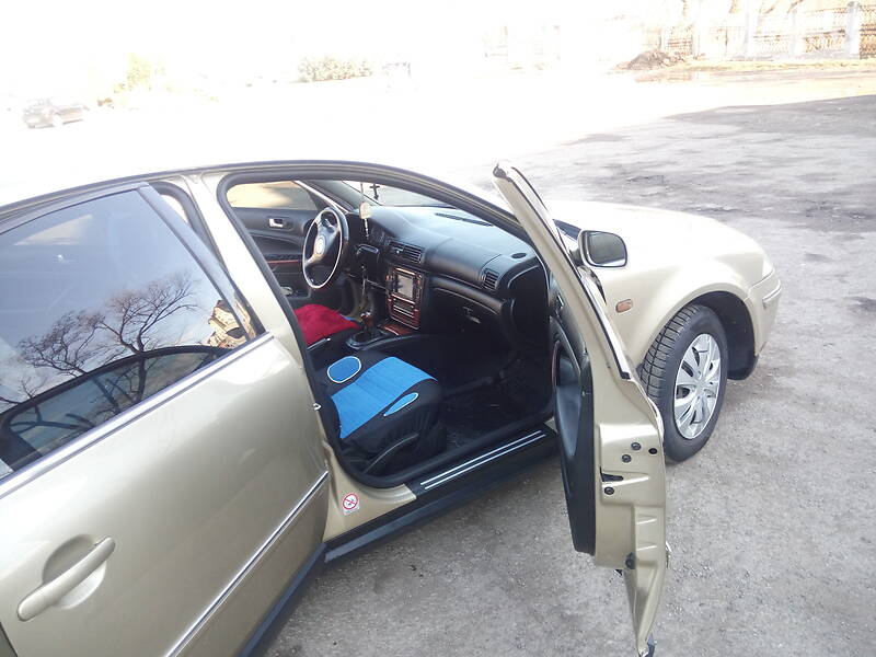 Седан Volkswagen Passat 2002 в Івано-Франківську