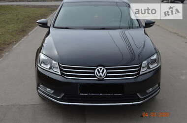 Універсал Volkswagen Passat 2012 в 