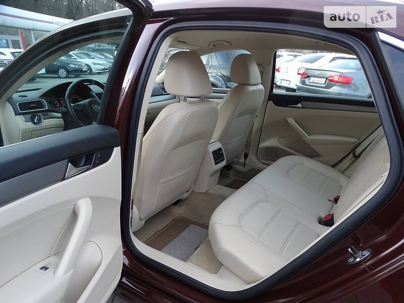 Седан Volkswagen Passat 2013 в Дніпрі