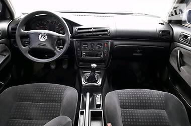 Седан Volkswagen Passat 2000 в 