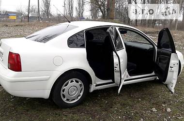 Седан Volkswagen Passat 2000 в 