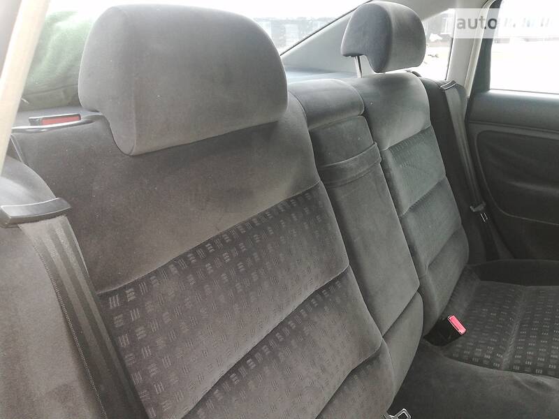 Седан Volkswagen Passat 2002 в Дніпрі