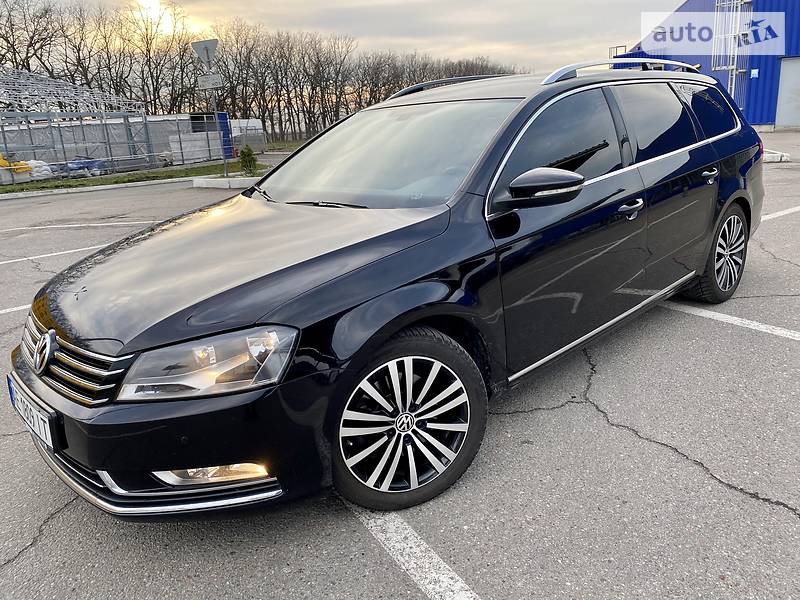 Універсал Volkswagen Passat 2012 в Дніпрі