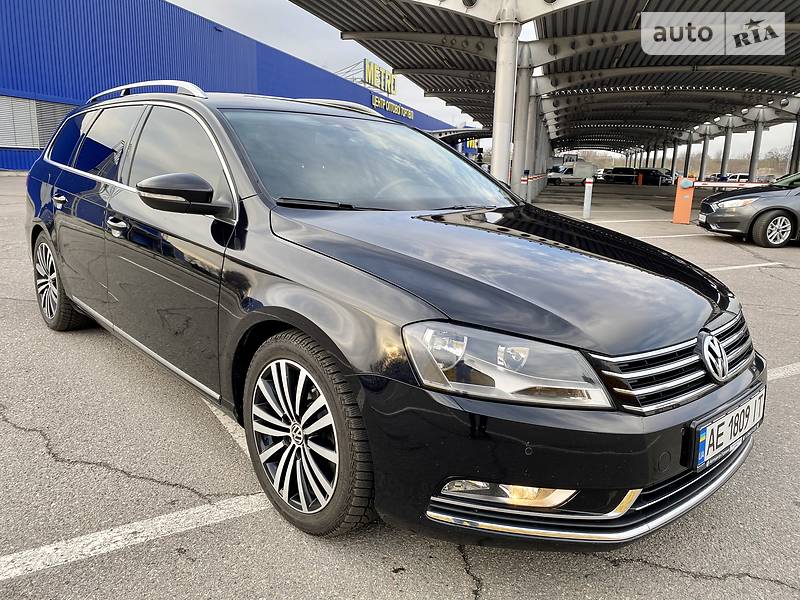 Універсал Volkswagen Passat 2012 в Дніпрі