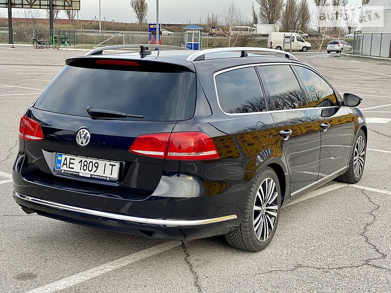 Універсал Volkswagen Passat 2012 в Дніпрі