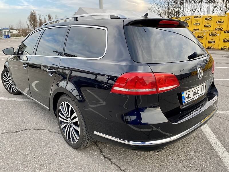 Універсал Volkswagen Passat 2012 в Дніпрі