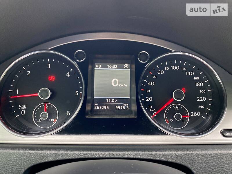 Універсал Volkswagen Passat 2012 в Дніпрі