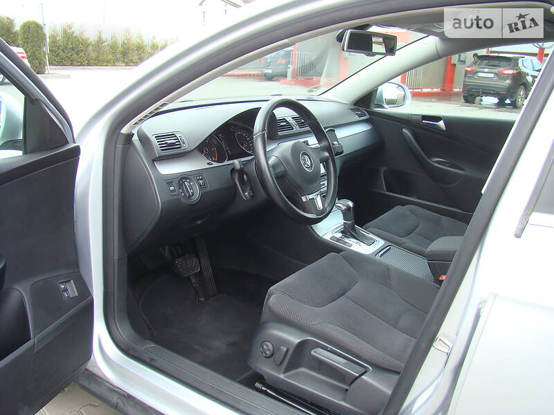 Універсал Volkswagen Passat 2010 в Луцьку