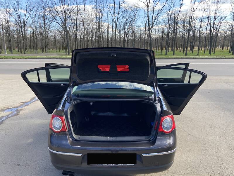 Седан Volkswagen Passat 2009 в Полтаві