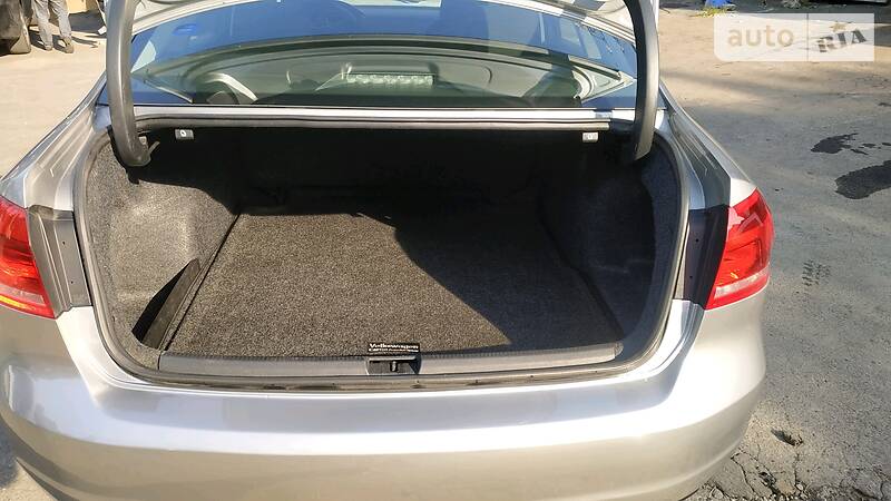 Седан Volkswagen Passat 2013 в Києві