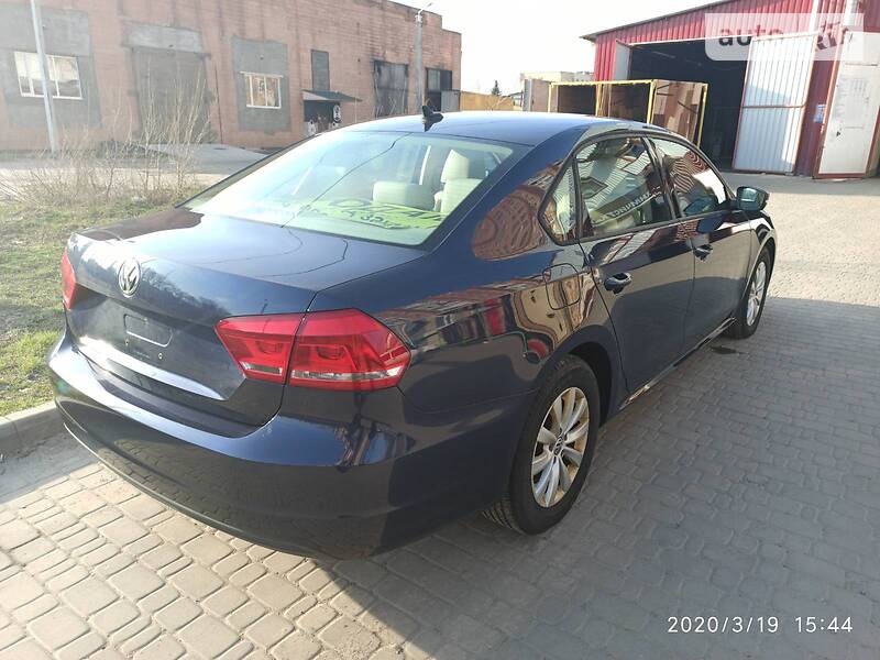 Седан Volkswagen Passat 2013 в Харкові