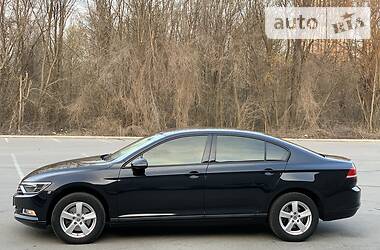 Седан Volkswagen Passat 2015 в 