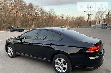Седан Volkswagen Passat 2015 в 