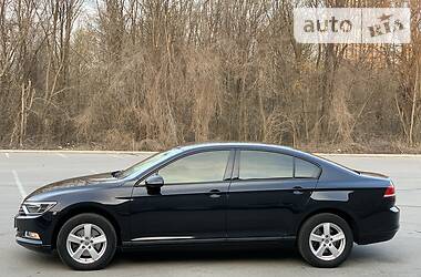 Седан Volkswagen Passat 2015 в 