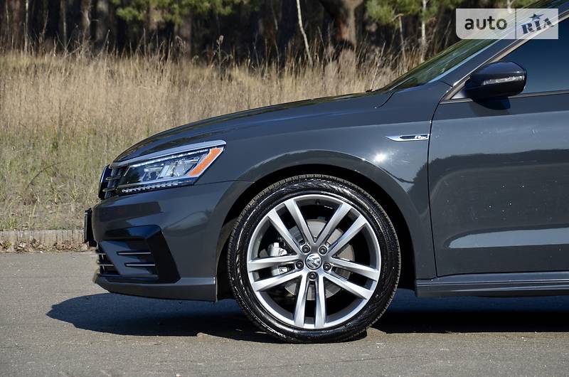 Седан Volkswagen Passat 2018 в Києві