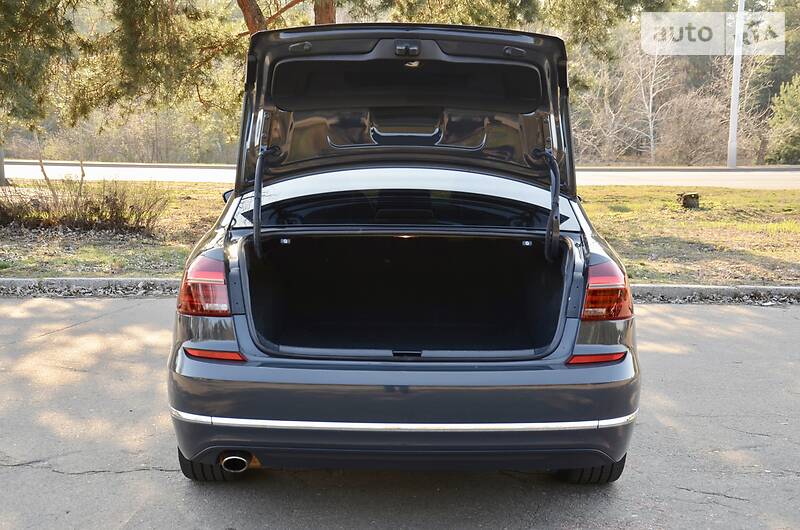 Седан Volkswagen Passat 2018 в Києві