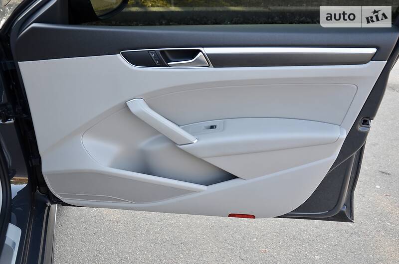 Седан Volkswagen Passat 2018 в Києві