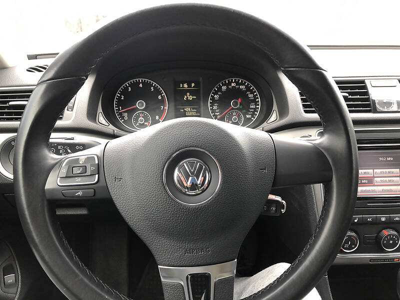 Седан Volkswagen Passat 2014 в Одесі