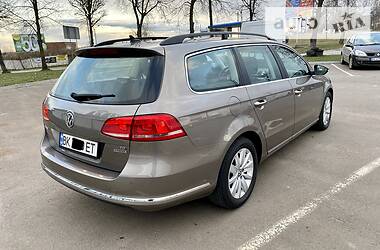 Універсал Volkswagen Passat 2012 в 