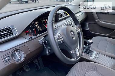 Універсал Volkswagen Passat 2012 в 