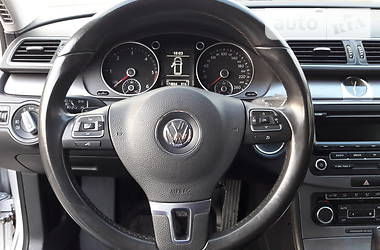 Універсал Volkswagen Passat 2011 в 