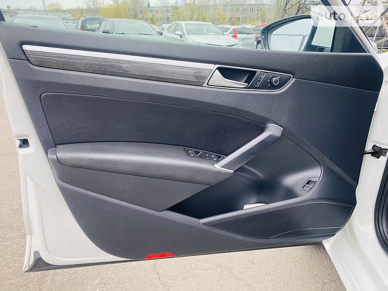 Седан Volkswagen Passat 2017 в Харкові