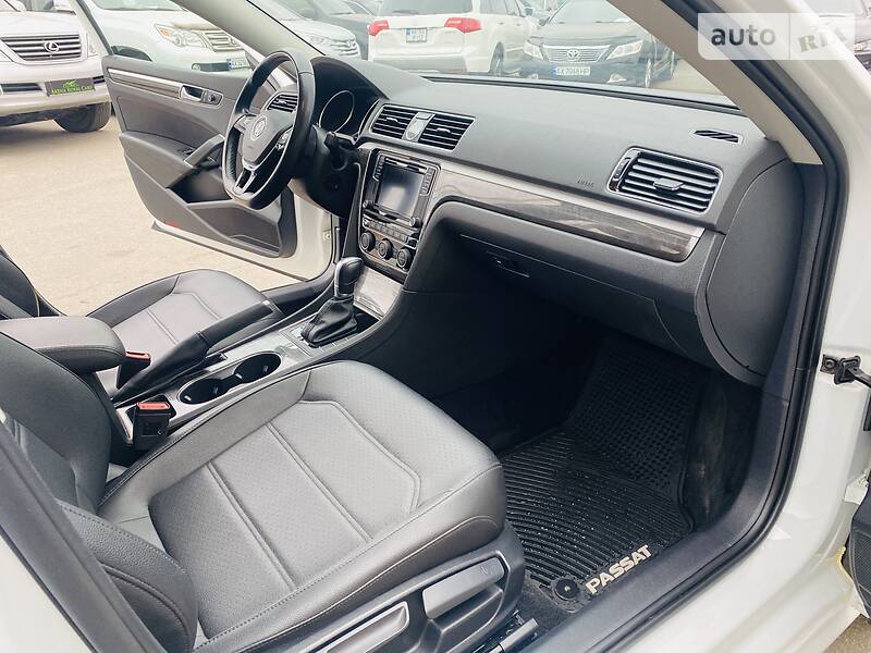 Седан Volkswagen Passat 2017 в Харкові