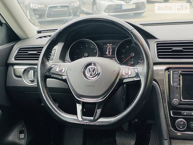 Седан Volkswagen Passat 2017 в Харкові