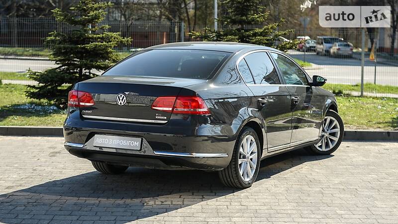 Седан Volkswagen Passat 2011 в Львове