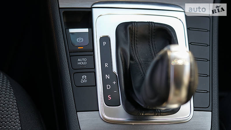 Седан Volkswagen Passat 2011 в Львове