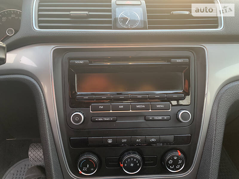 Седан Volkswagen Passat 2013 в Києві